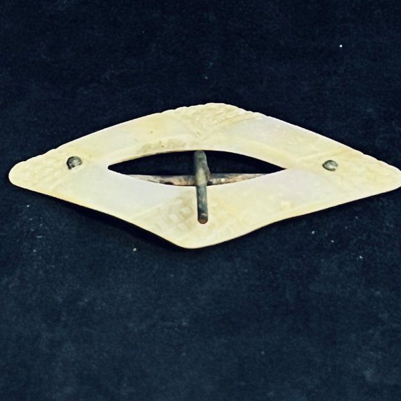 Victorian Mother Of Pearl Diamond Shaped Sash Clip - Picture 3 of 4